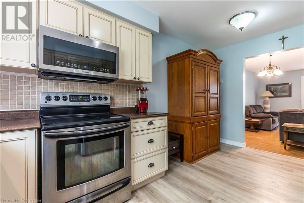 7 - 121 MORGAN AVENUE Image 6