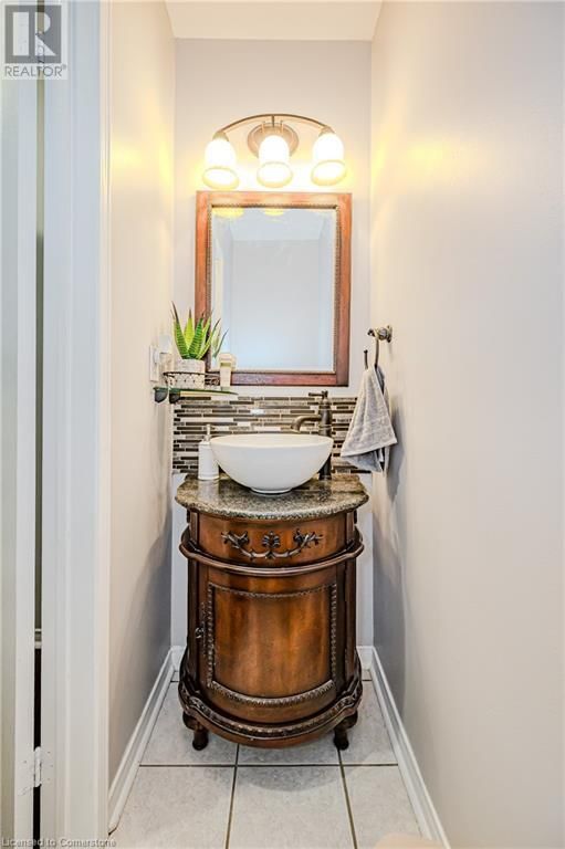 2267 EMPIRE CRESCENT Image 32
