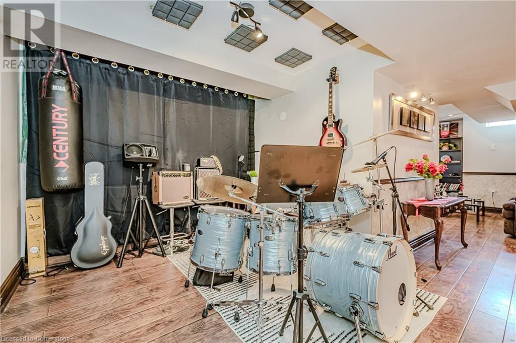 2267 EMPIRE CRESCENT Image 33