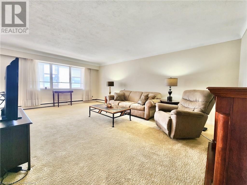 204 - 38 CHARLTON AVENUE WEST Image 2