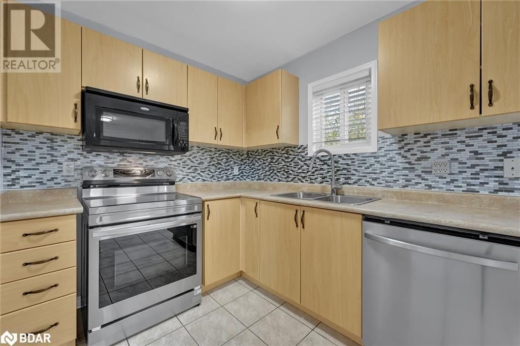 27 ADMIRAL CRESCENT Image 12