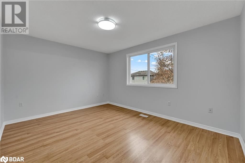 27 ADMIRAL CRESCENT Image 16