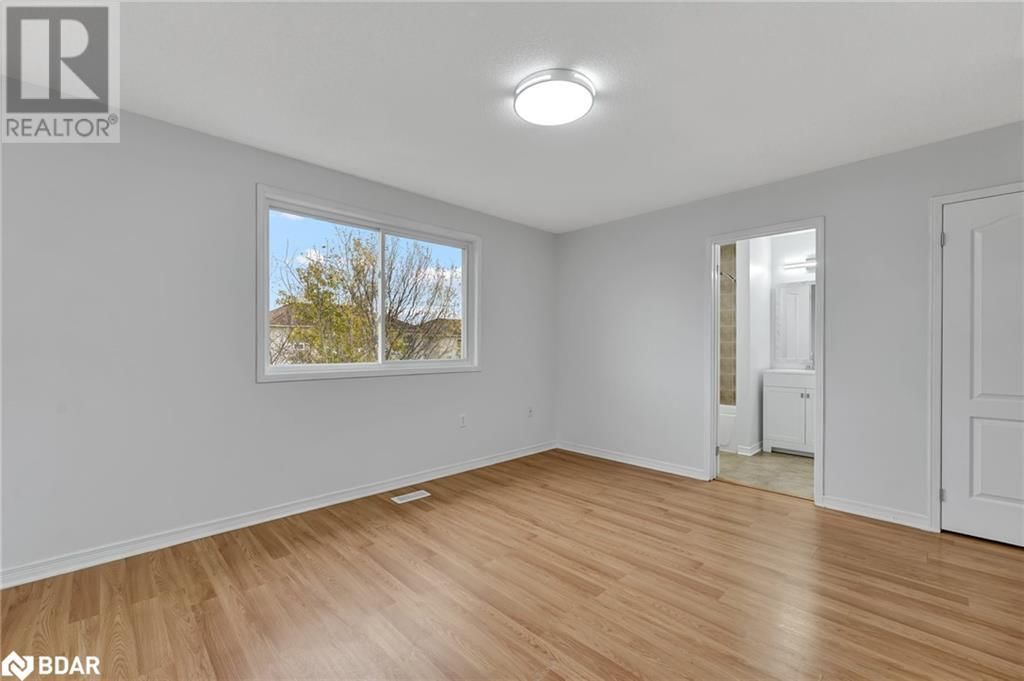 27 ADMIRAL CRESCENT Image 18