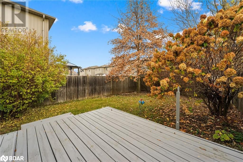 27 ADMIRAL CRESCENT Image 32
