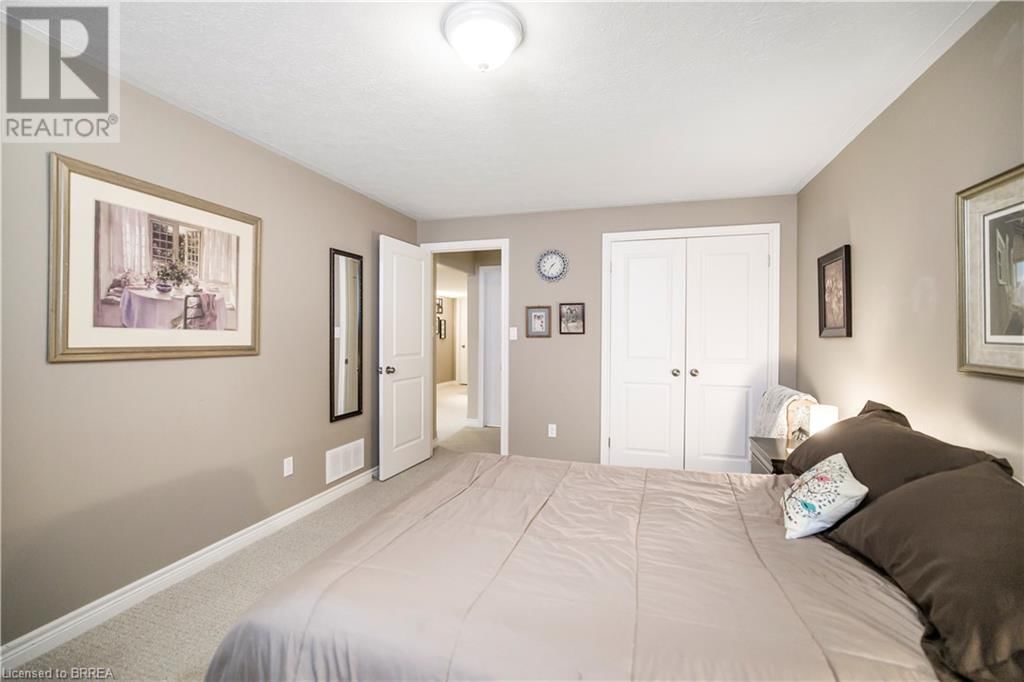 2 - 244 DUNDAS STREET WEST Image 9