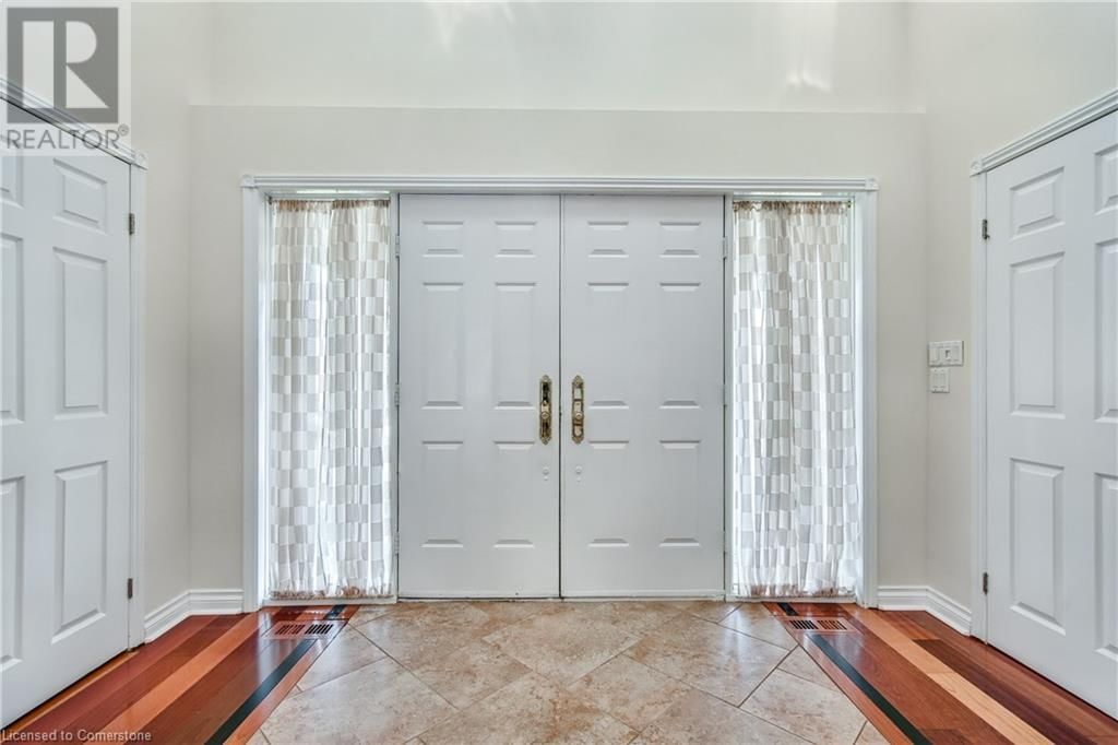 24 JOHN MARTIN CRESCENT Image 4