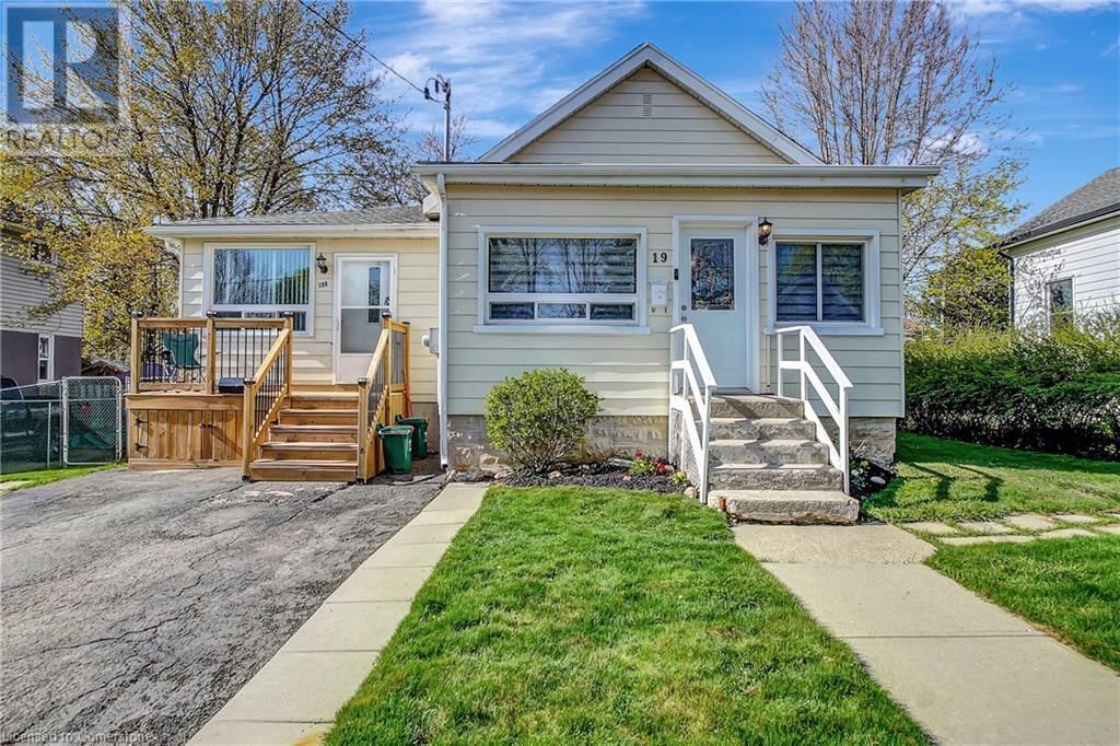 19 WATERSIDE AVENUE Image 1