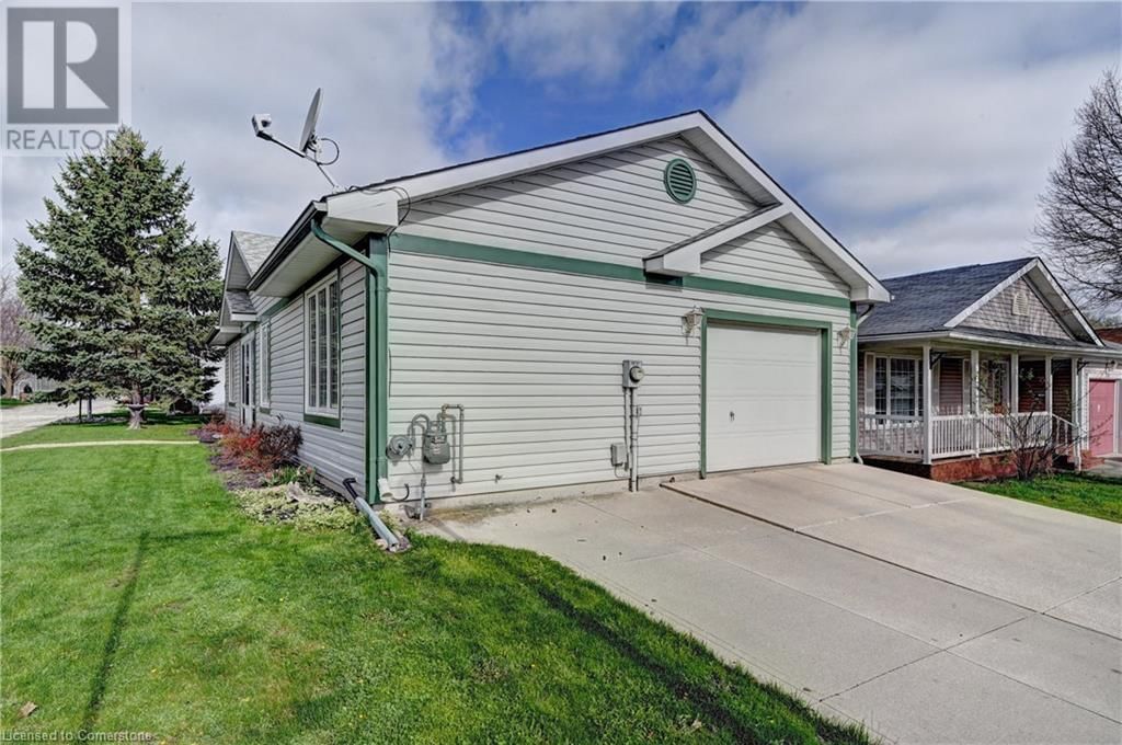 176 WESLEY CRESCENT Image 3