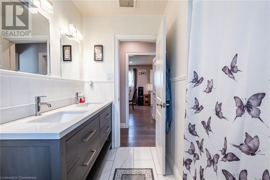 258 OAKHILL DRIVE Image 24