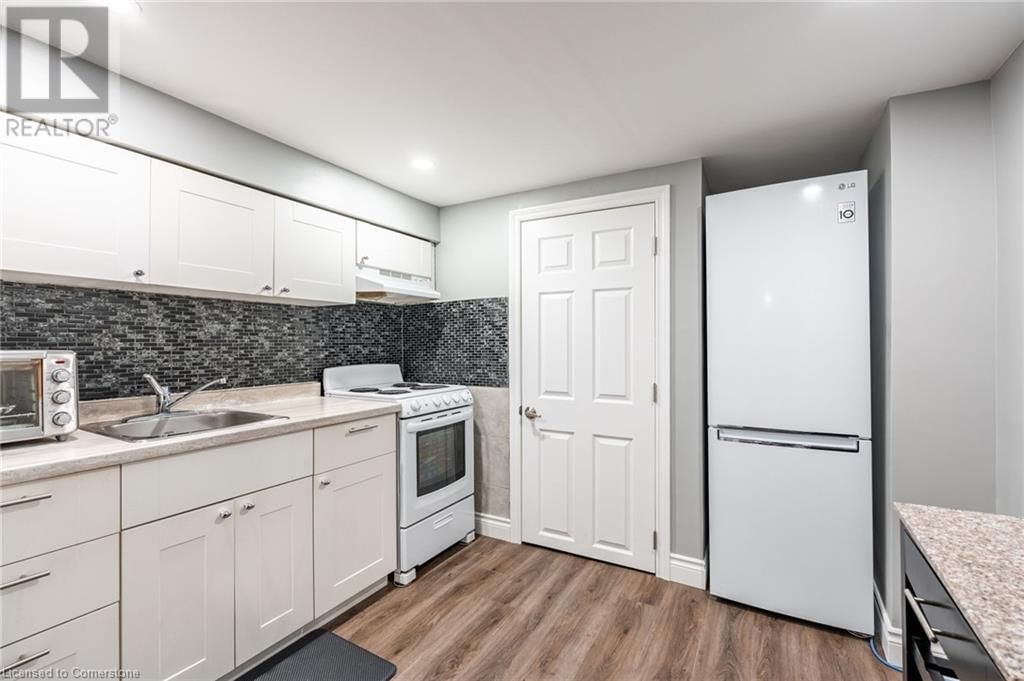 258 OAKHILL DRIVE Image 27