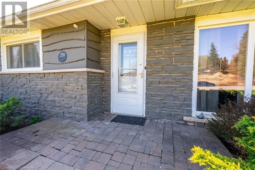 258 OAKHILL DRIVE Image 4