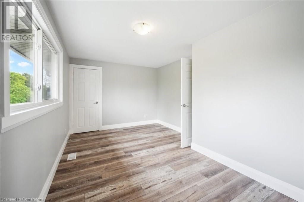 15 SHAFTSBURY DRIVE Image 12
