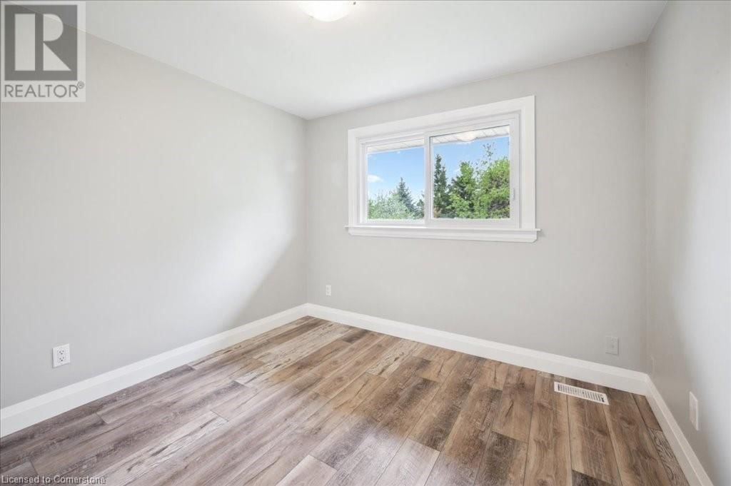 15 SHAFTSBURY DRIVE Image 14