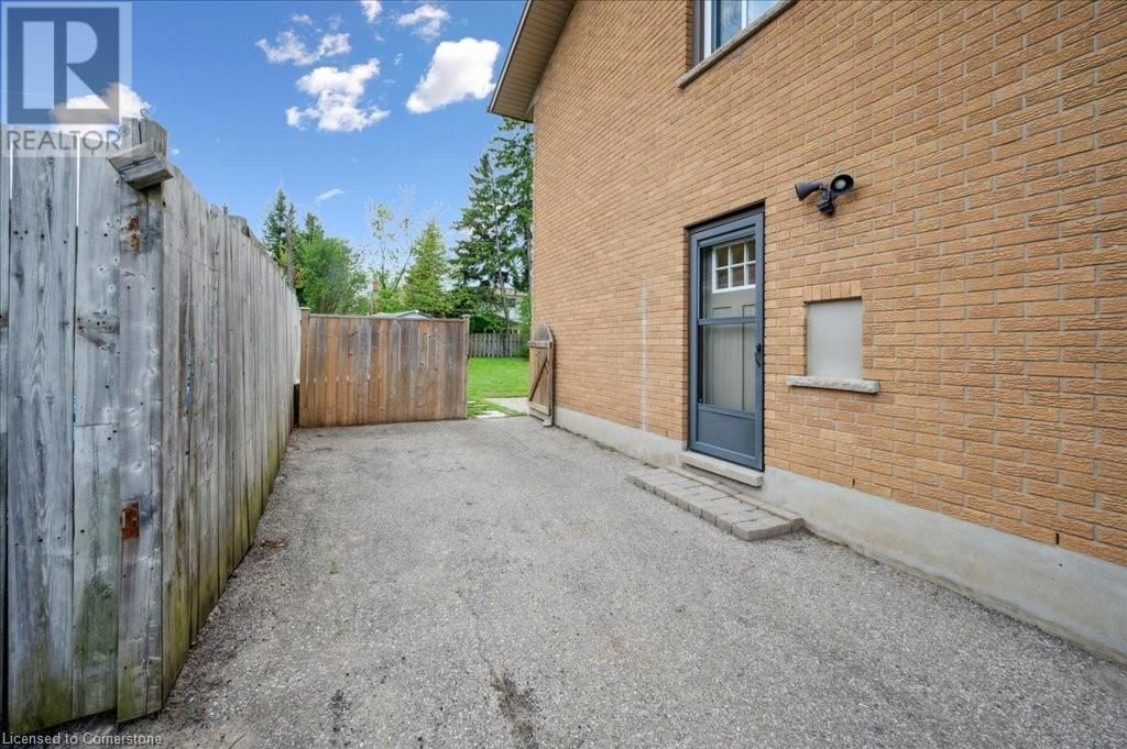 15 SHAFTSBURY DRIVE Image 22