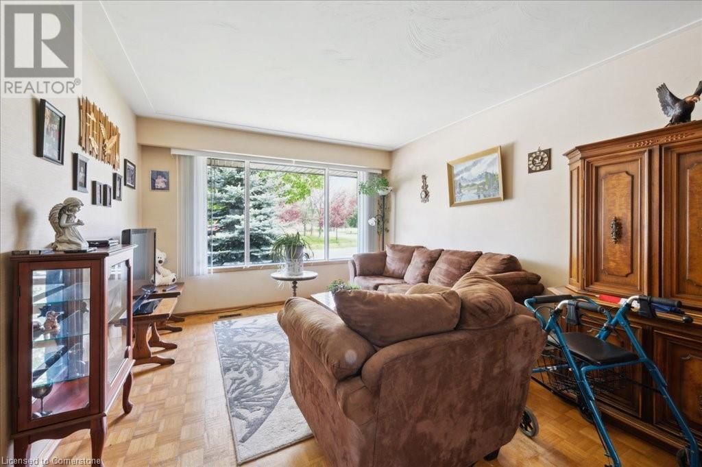 15 SHAFTSBURY DRIVE Image 27