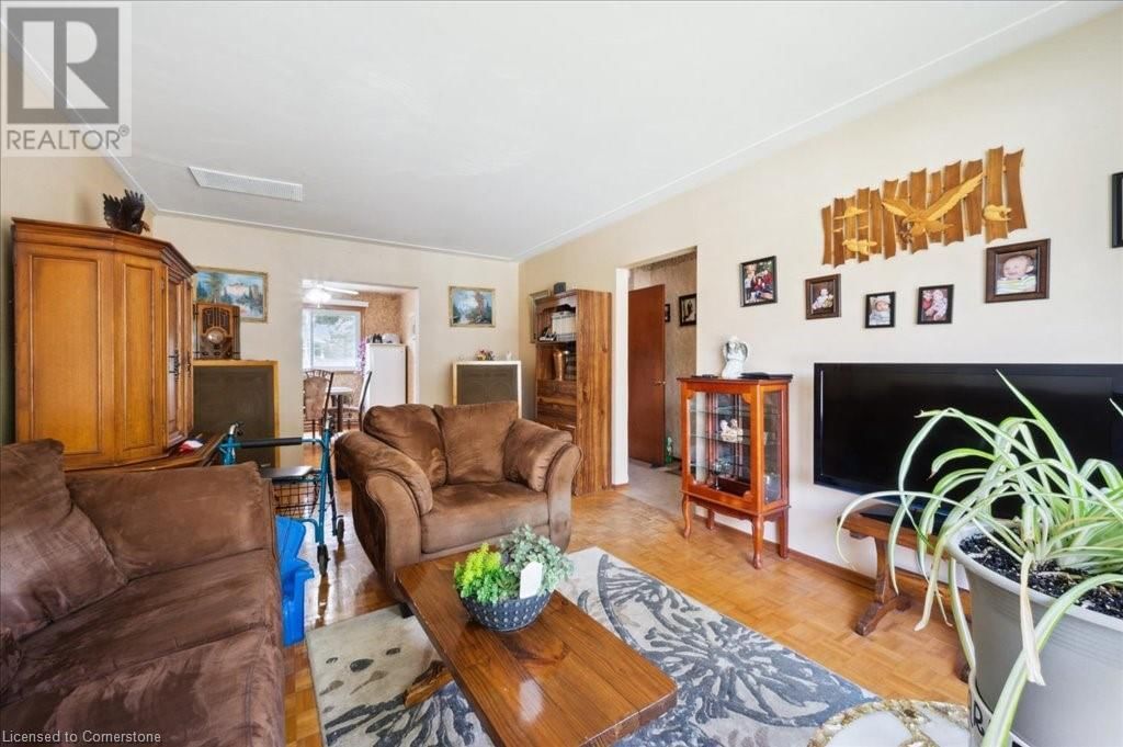 15 SHAFTSBURY DRIVE Image 30