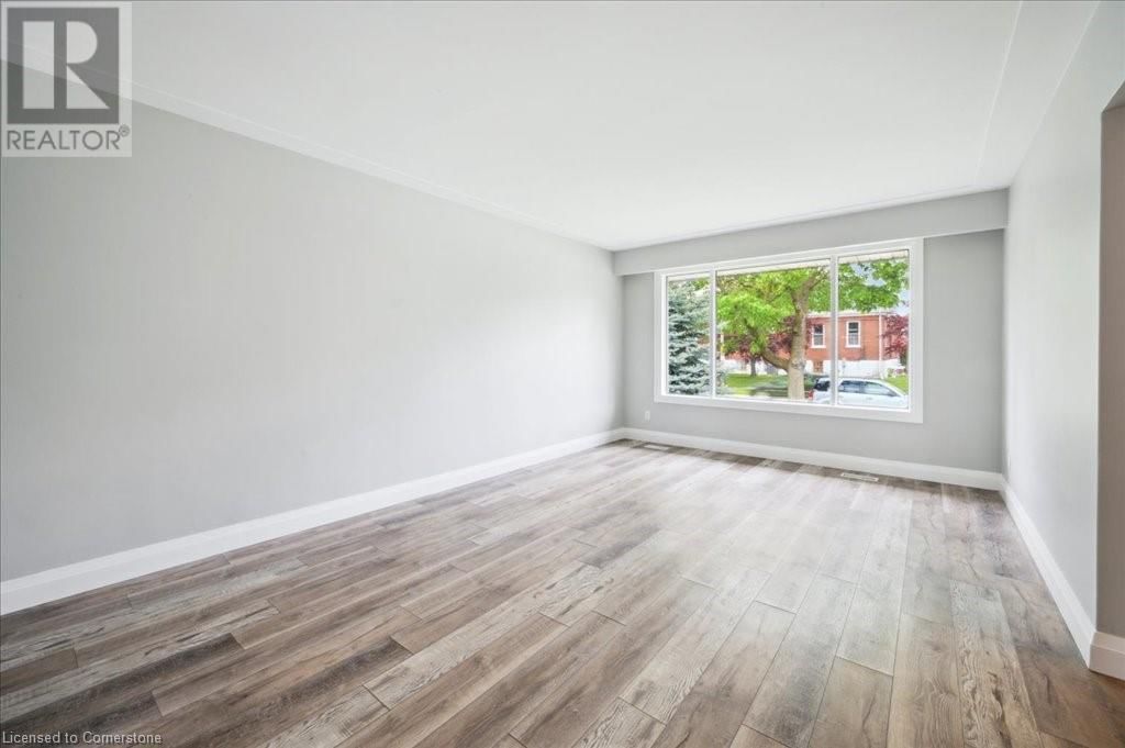 15 SHAFTSBURY DRIVE Image 4
