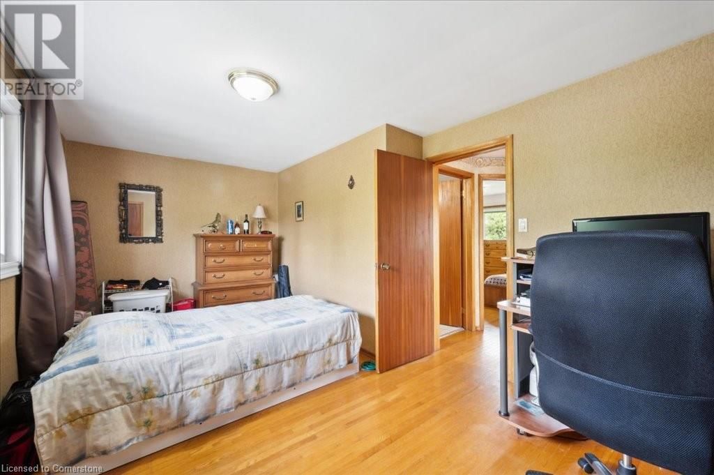 15 SHAFTSBURY DRIVE Image 40