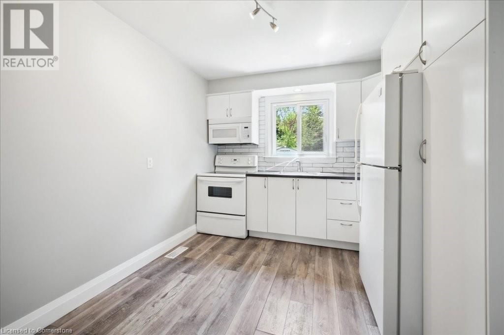 15 SHAFTSBURY DRIVE Image 8