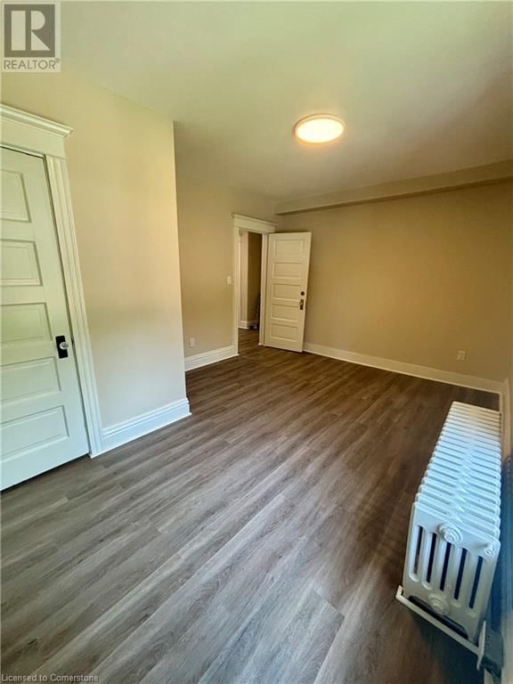 Upper - 15 FREEMAN PLACE Image 10