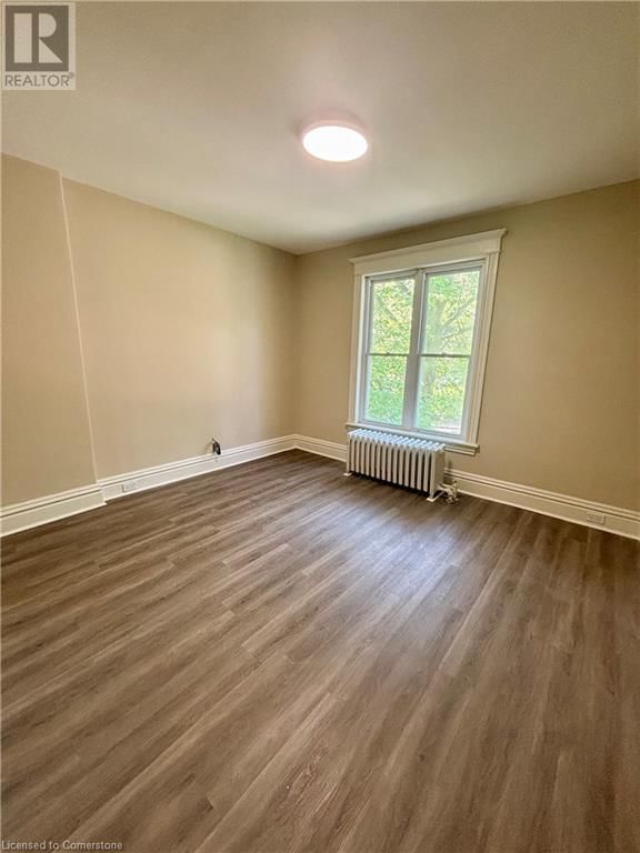 Upper - 15 FREEMAN PLACE Image 12