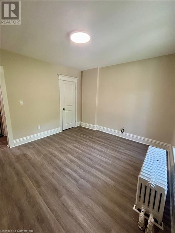 Upper - 15 FREEMAN PLACE Image 13
