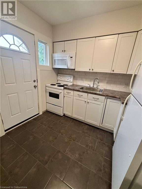 Upper - 15 FREEMAN PLACE Image 15