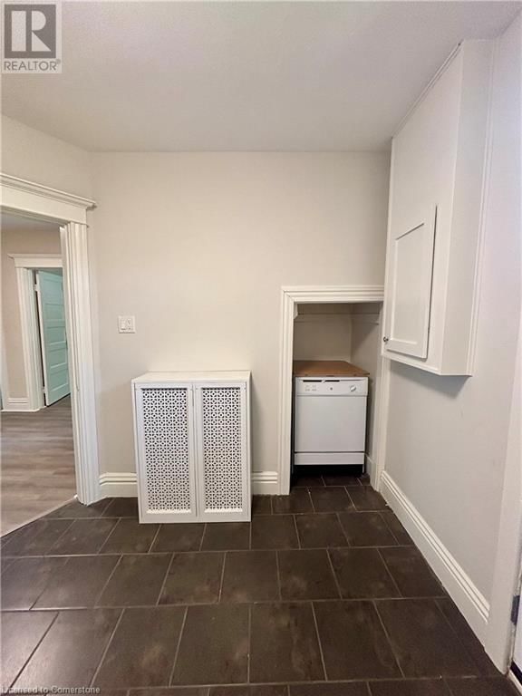Upper - 15 FREEMAN PLACE Image 16