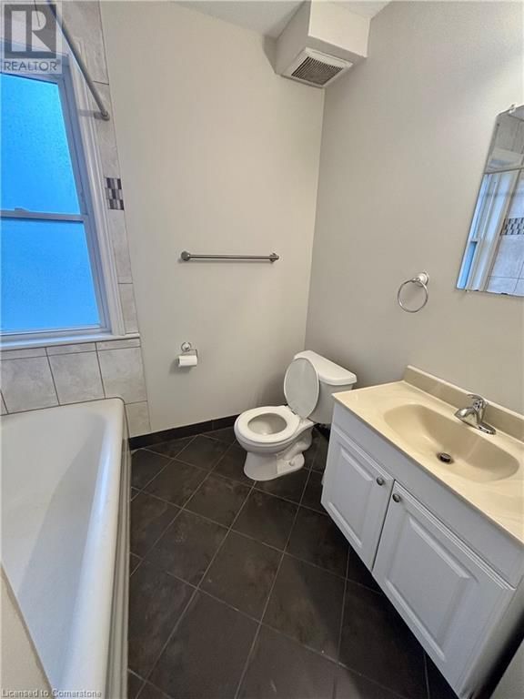 Upper - 15 FREEMAN PLACE Image 19