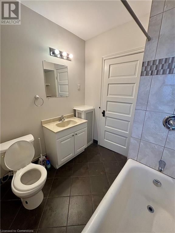 Upper - 15 FREEMAN PLACE Image 21