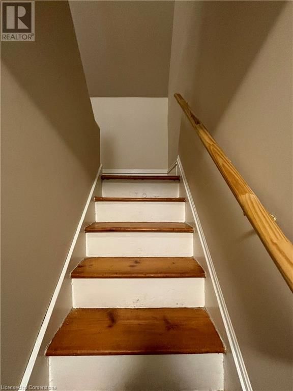 Upper - 15 FREEMAN PLACE Image 22
