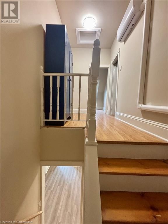 Upper - 15 FREEMAN PLACE Image 23