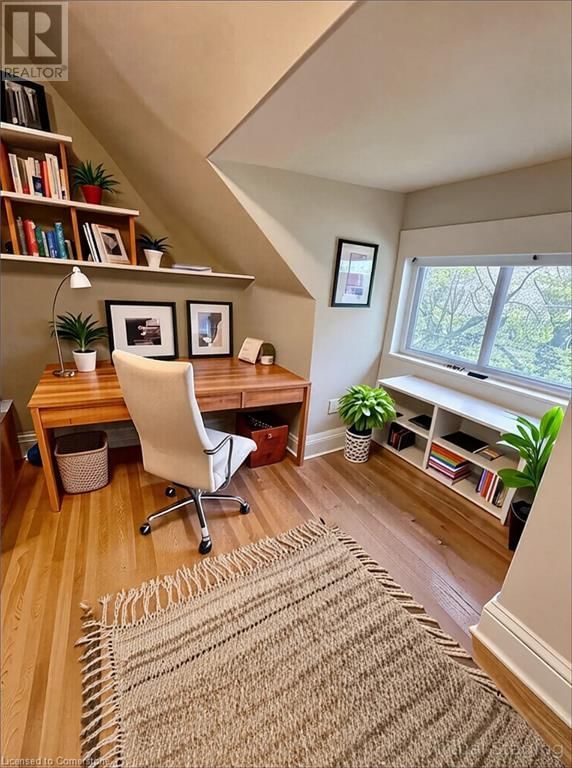 Upper - 15 FREEMAN PLACE Image 26