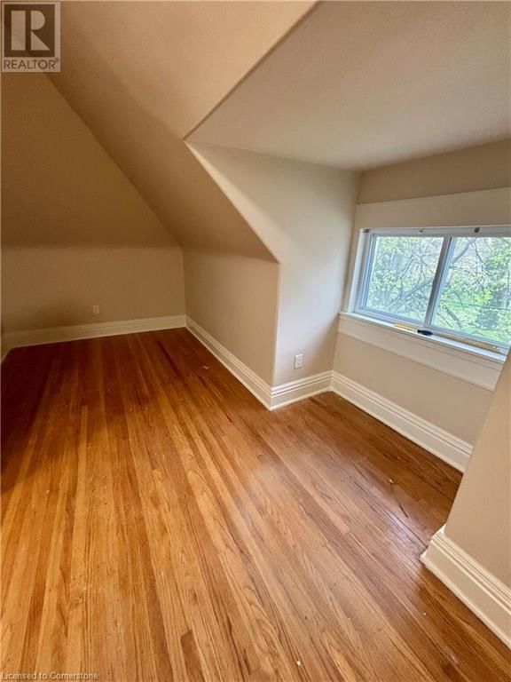 Upper - 15 FREEMAN PLACE Image 27