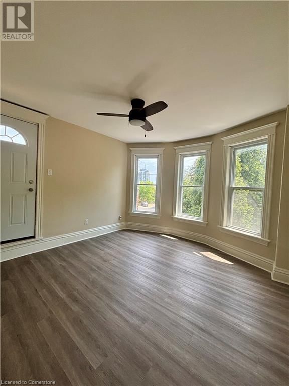 Upper - 15 FREEMAN PLACE Image 3