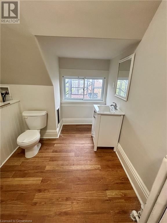Upper - 15 FREEMAN PLACE Image 30