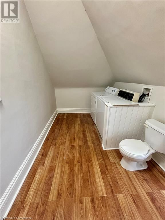 Upper - 15 FREEMAN PLACE Image 32