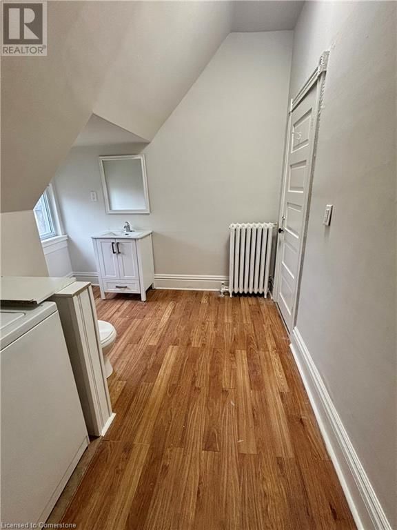 Upper - 15 FREEMAN PLACE Image 33