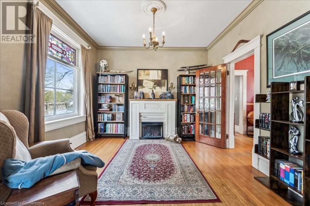 454 WALLACE AVENUE NORTH Image 13