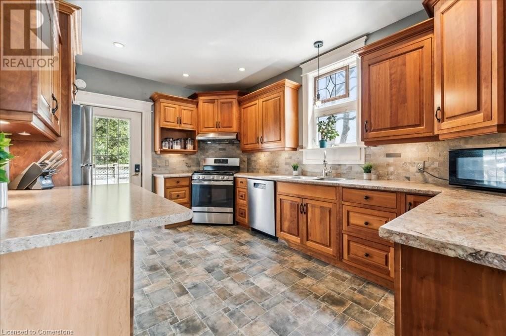 454 WALLACE AVENUE NORTH Image 21