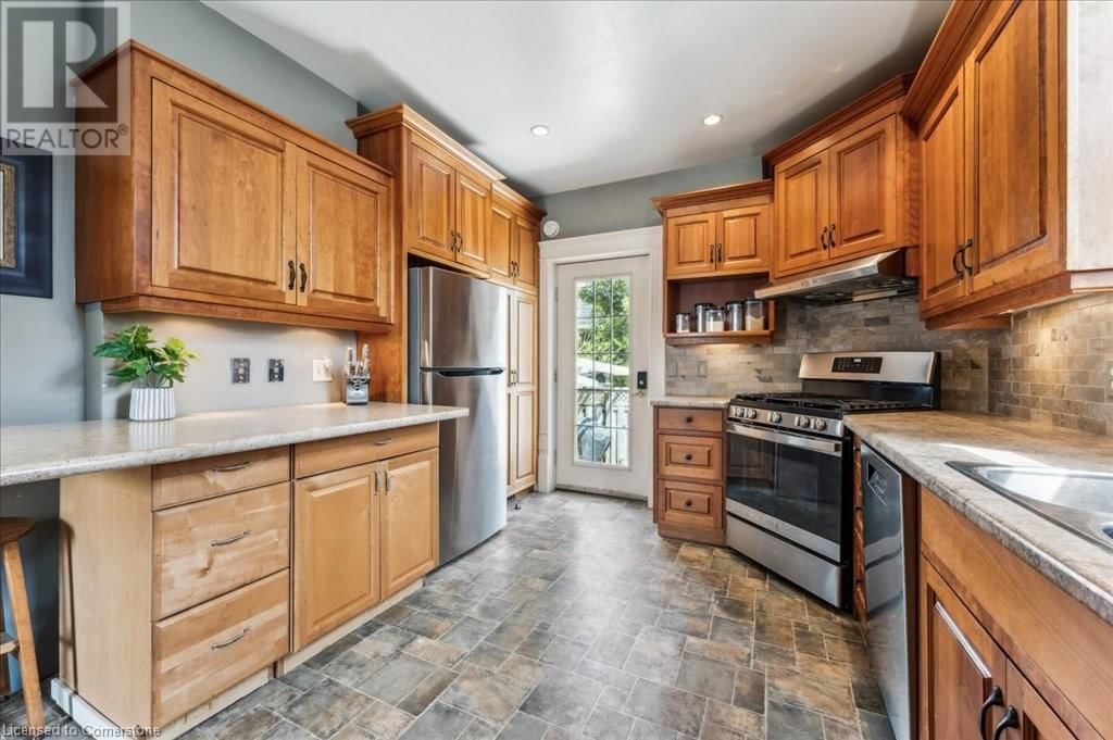454 WALLACE AVENUE NORTH Image 22