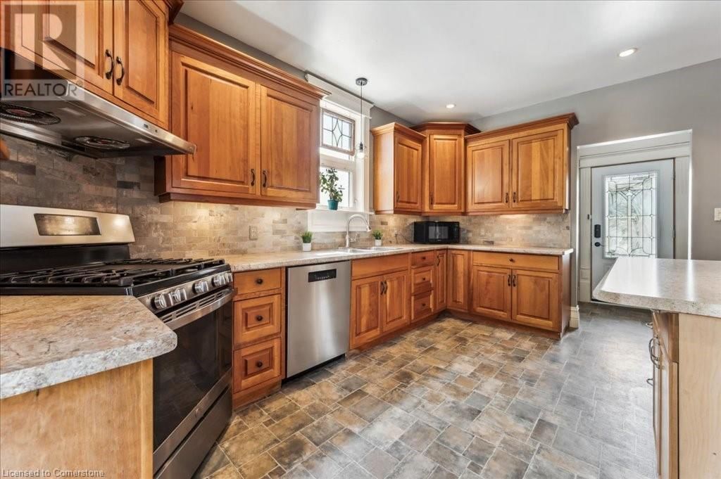 454 WALLACE AVENUE NORTH Image 23