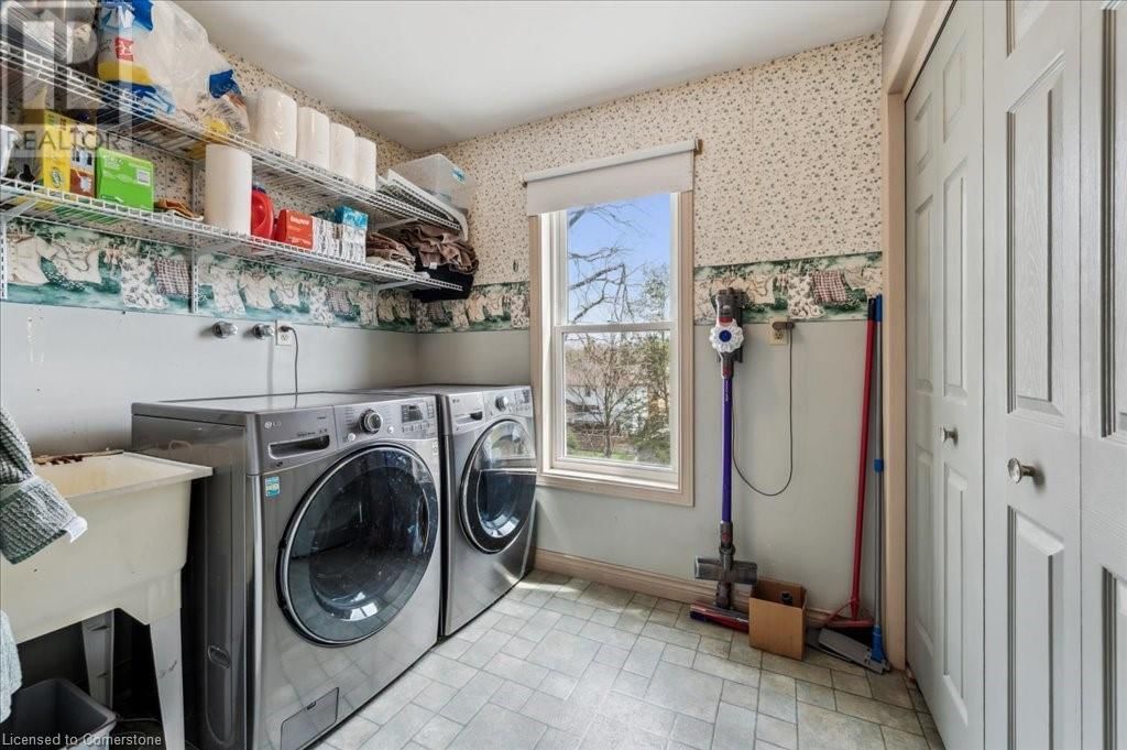 454 WALLACE AVENUE NORTH Image 32
