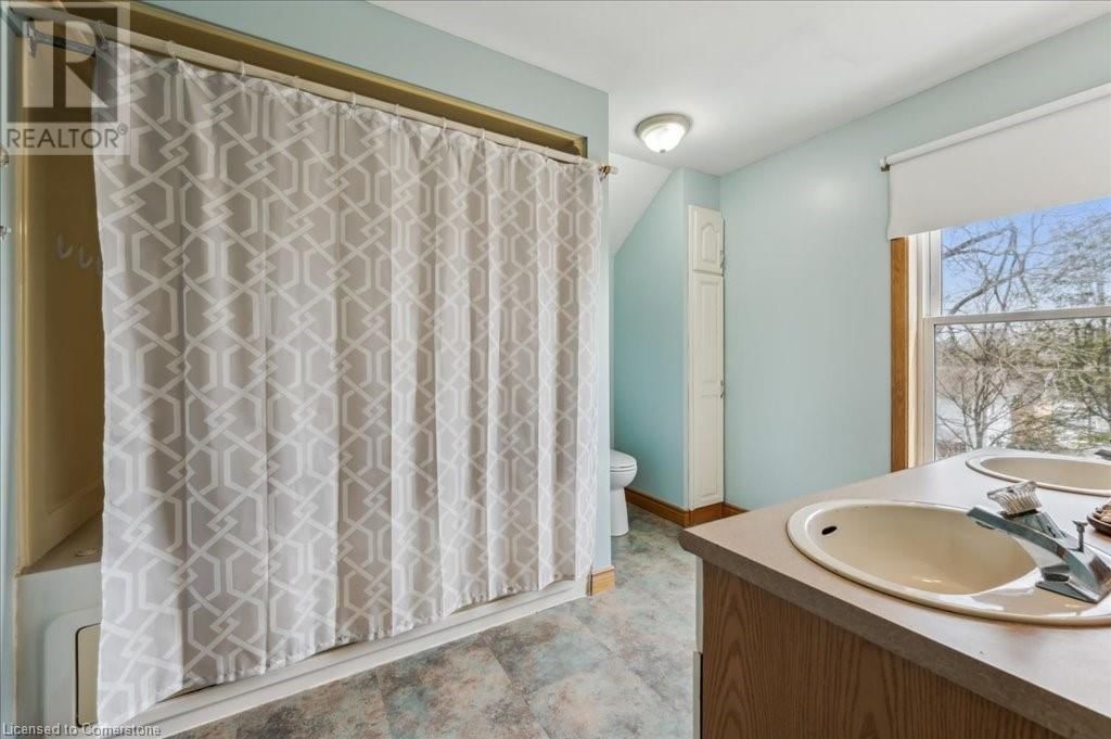 454 WALLACE AVENUE NORTH Image 33