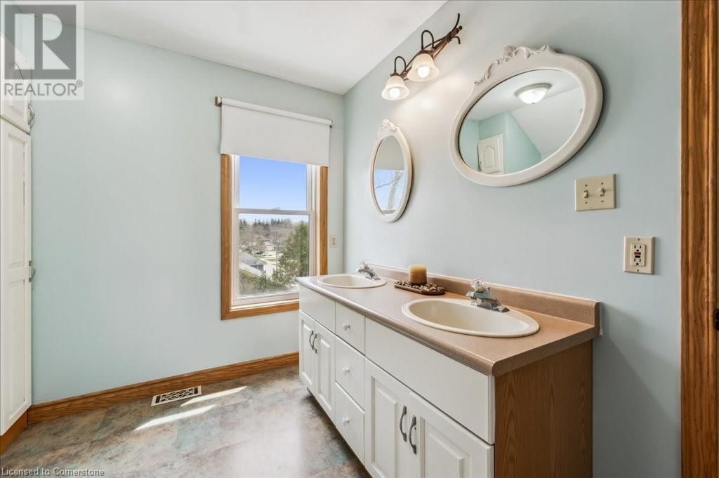 454 WALLACE AVENUE NORTH Image 34