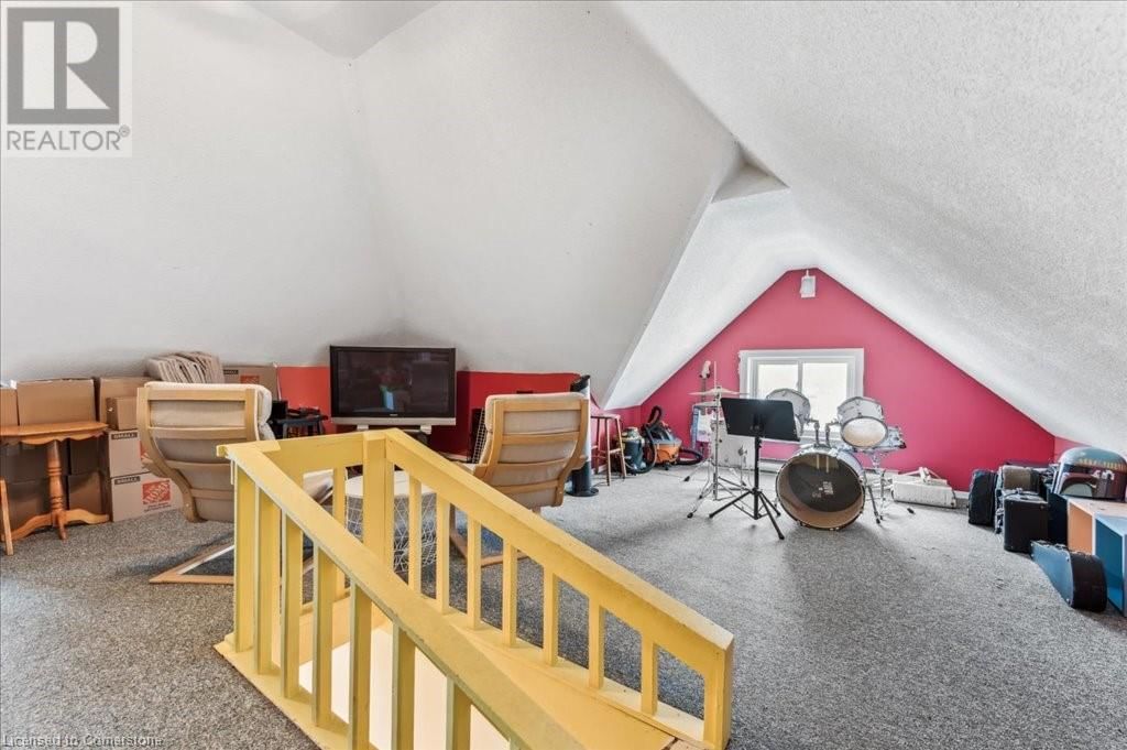 454 WALLACE AVENUE NORTH Image 35