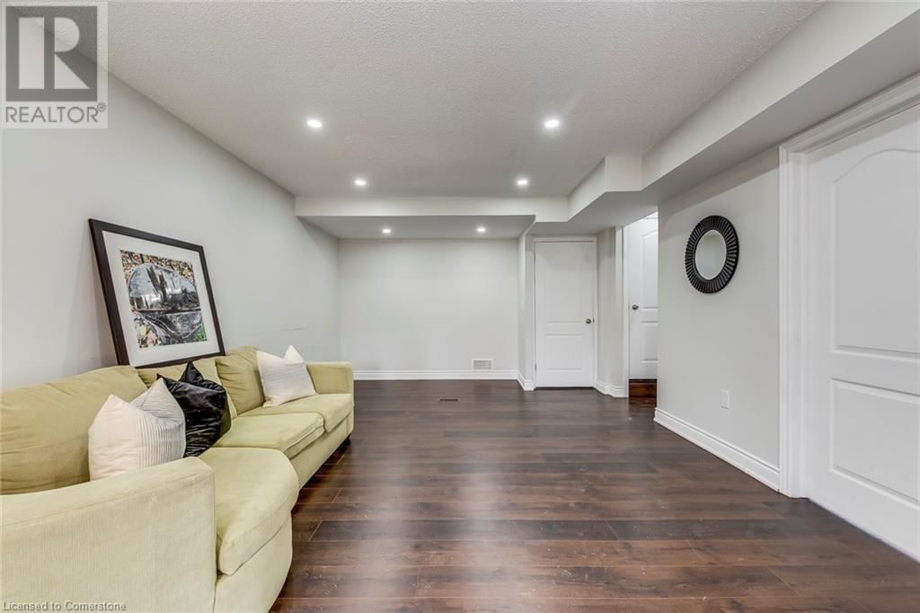 11 DRAKES DRIVE Image 25