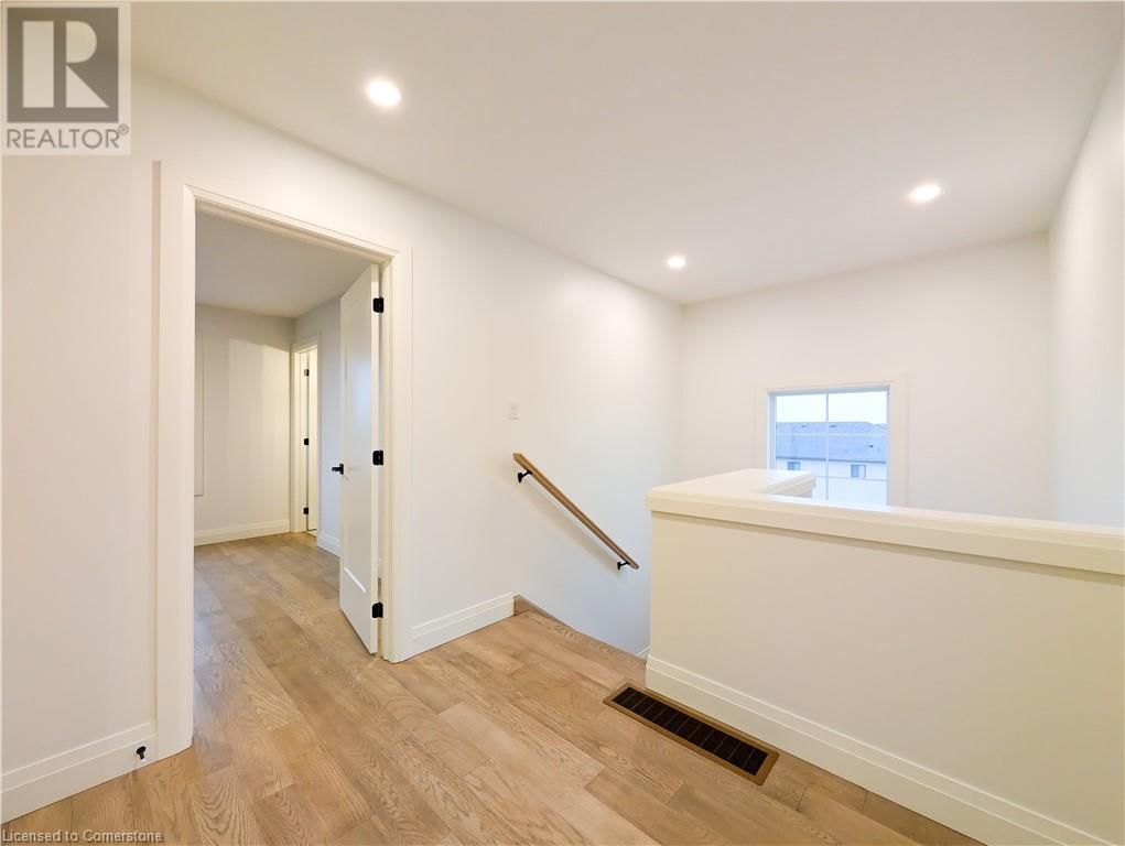 08 - 235 KENNINGTON WAY Image 31