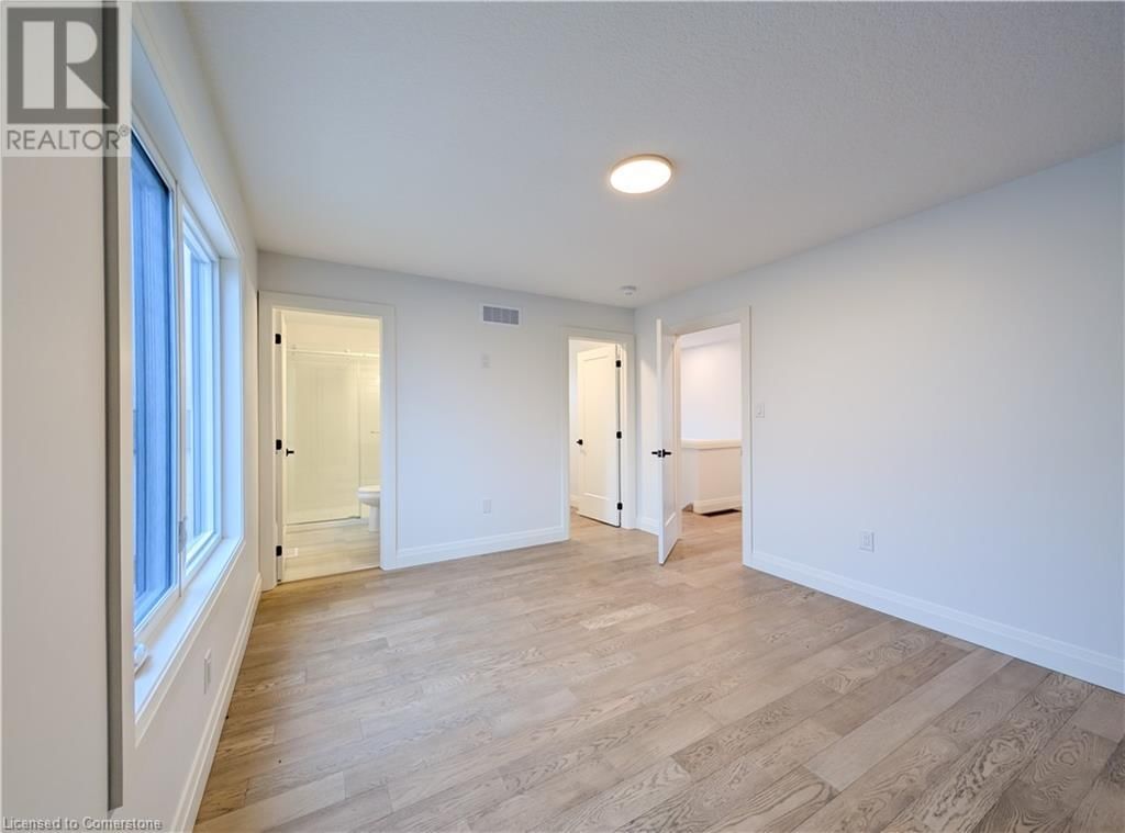 08 - 235 KENNINGTON WAY Image 35