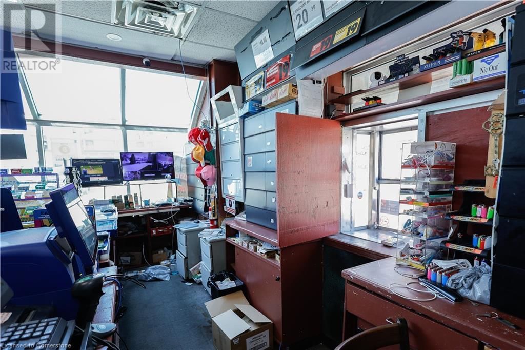 780 DUNDAS STREET Image 15
